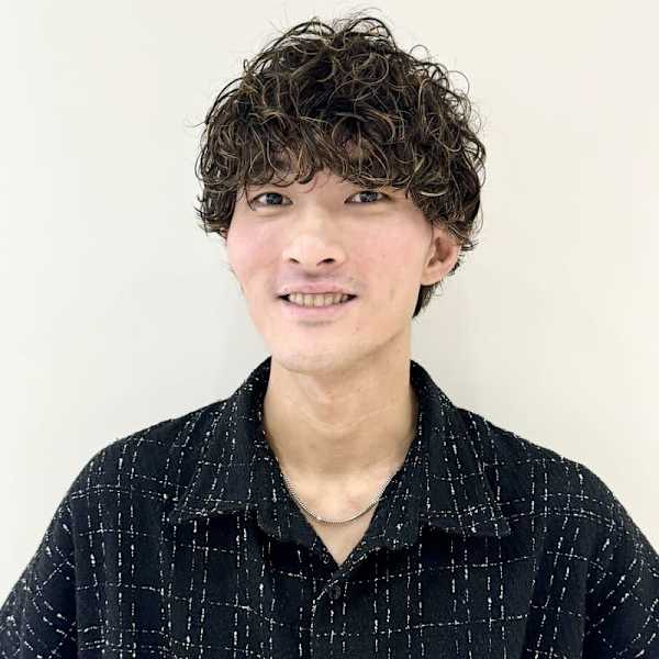 全席個室美容室 Zina 川崎 髪質改善&トリートメント【ゼンセキコシツビヨウシツ ジーナ カワサキ カミシツカイゼン】のスタッフ紹介。櫻井 雄基