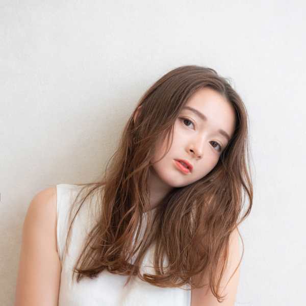 ブリーチなしアッシュブルー×センターパートメルトカラー|【全席半個室】髪質改善×ヘッドスパLaLarOomo 渋谷公園通り店【ララルーモ】