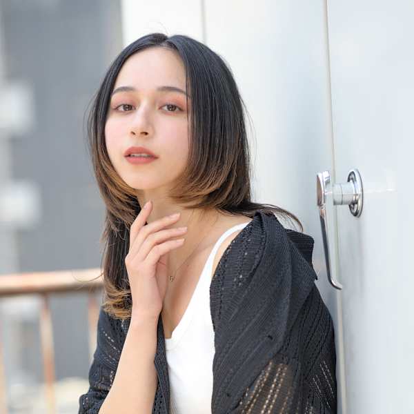 小顔ヘアレイヤーカット×グレーベージュ