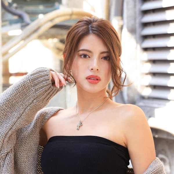 小顔おくれ毛顔周り似合わせカット×うるつやモテ髪大人女子