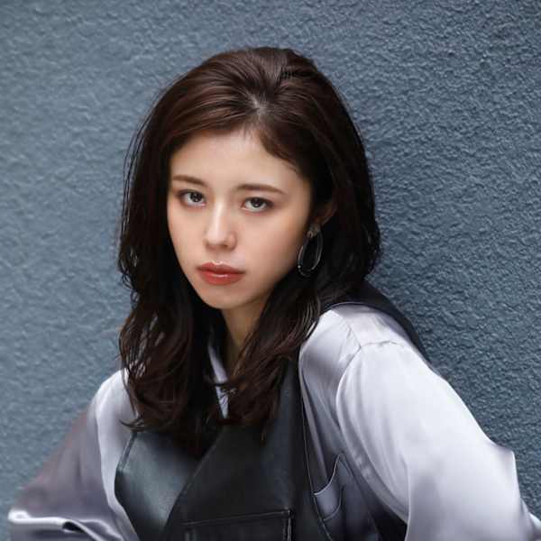 外国人風ハンサムサイドパート×ウェットアップバングセミロング