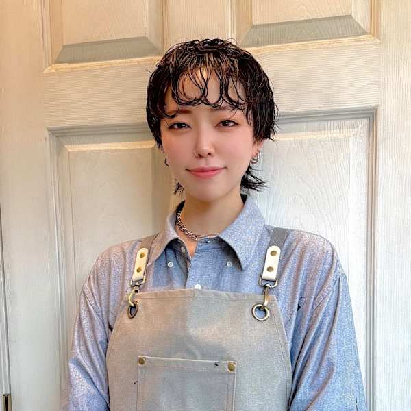 AROMA hair room 新宿3号店 【アロマ ヘアー ルーム】【アロマ ヘアー ルーム シンジュクサンゴウテン】のスタッフ紹介。サカモト レナ