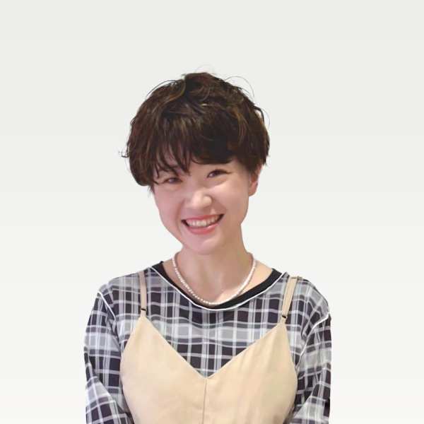 ELLYLONDON 垂水店【エリーロンドン タルミテン】のスタッフ紹介。糸川 恵理