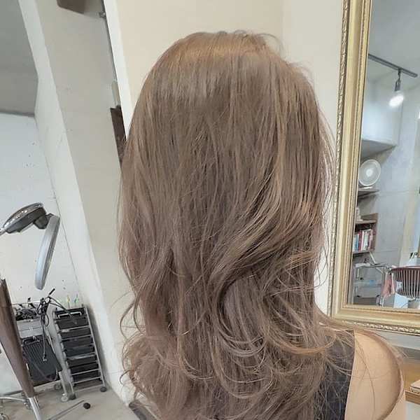 小顔似合わせカット＋ハイライトカラーレイヤーカット。