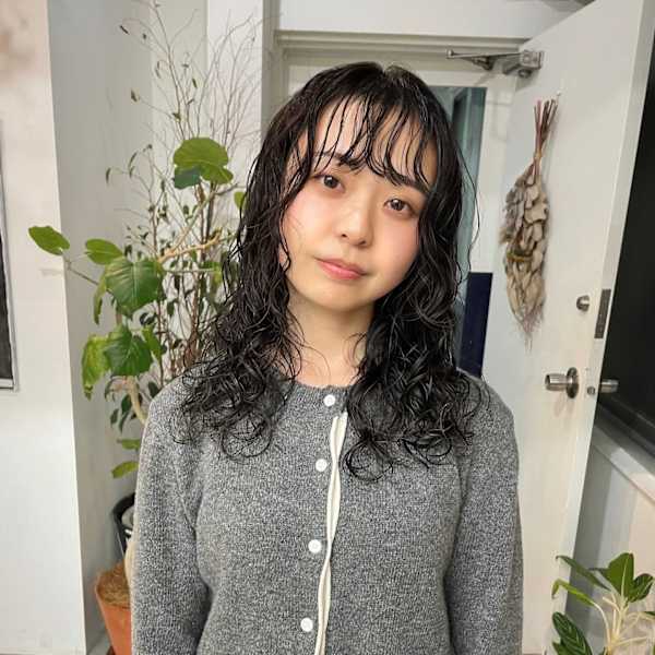 黒髪くるくるパーマ|Anjeriina