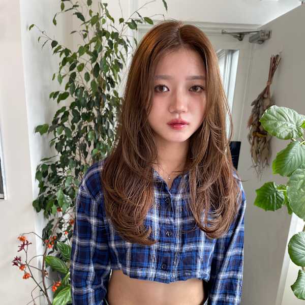 ブラウンベージュ、レイヤーカット|Anjeriina