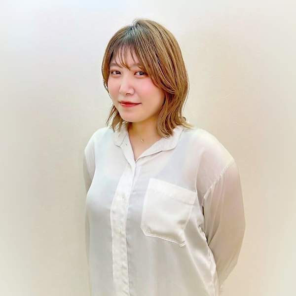 HAIR MAKE age 天神西通り店【ヘアメイク アージュ テンジンニシドオリテン】のスタッフ紹介。津畑 麗奈