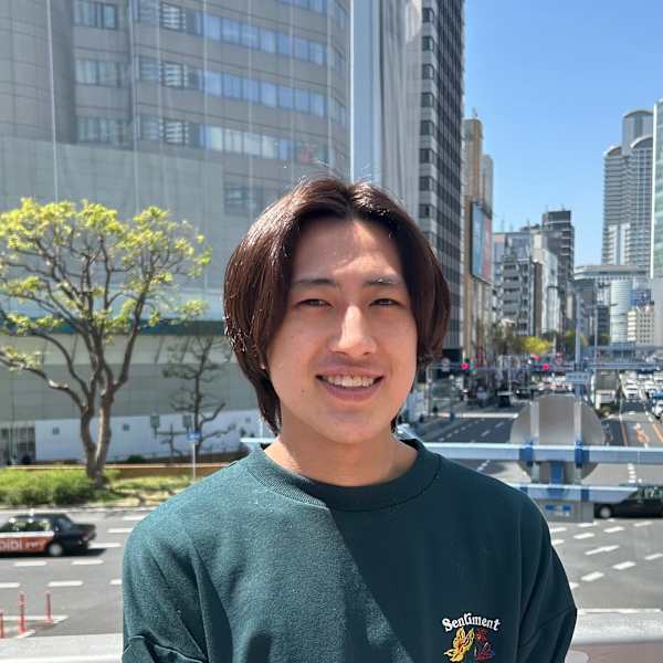 【ヘアケア特化型サロン】newi 梅田【ヘアケアトッカガタサロン ネウィ ウメダ】のスタッフ紹介。riku