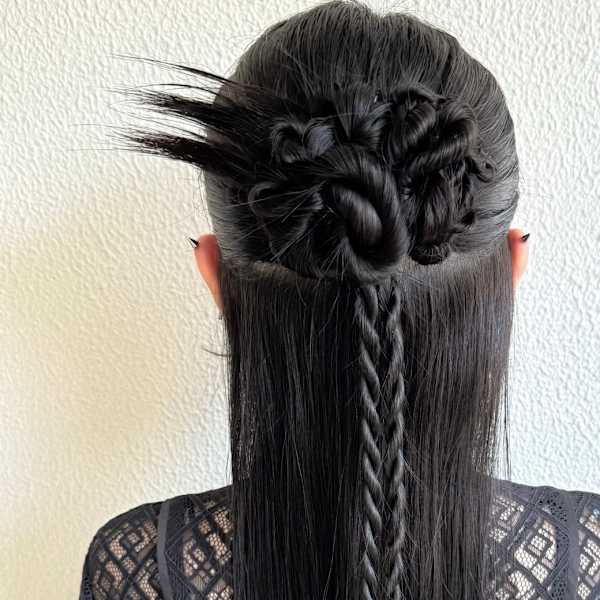 ねじりのカチモリハーフアップ