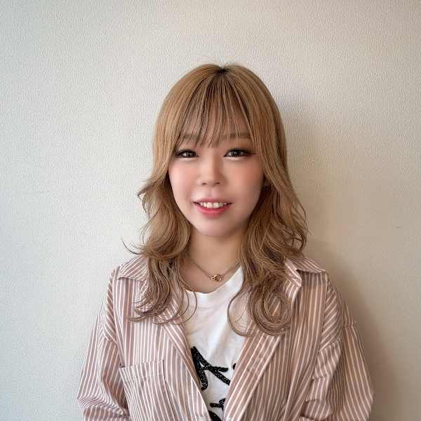 EARTH/A 高知潮江店【アース オーセンティック コウチウシオエテン】のスタッフ紹介。岩松 安弓奈