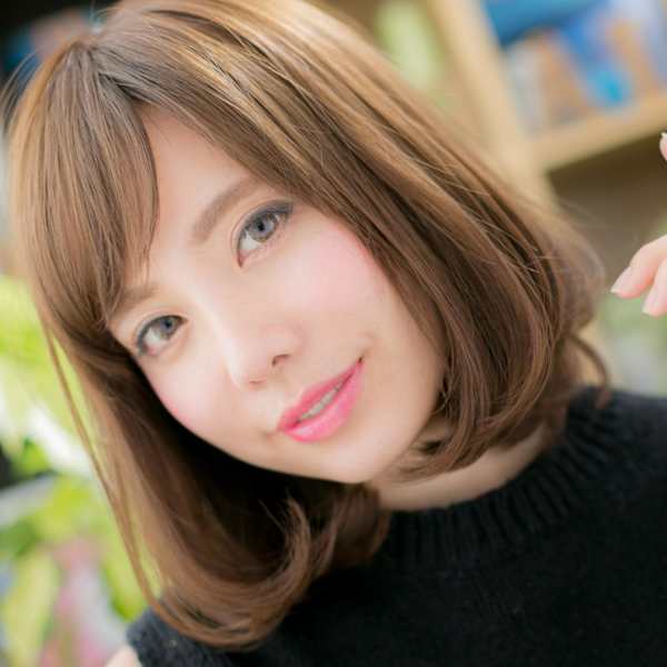 斜めバングココアベージュ艶カラー大人ボブ くすみベージュ