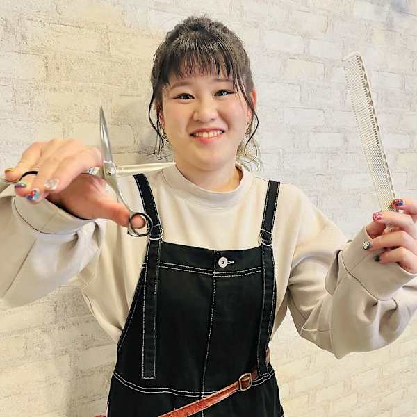 hair grace Lehua【ヘアグレースレフア】【ヘアグレースレフア】のスタッフ紹介。小林 未乃