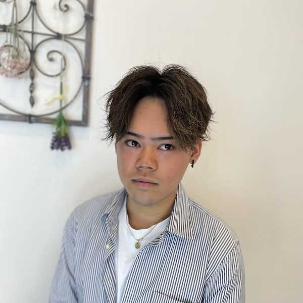 hair grace Lehua【ヘアグレースレフア】【ヘアグレースレフア】のスタッフ紹介。渡辺 ゆうき