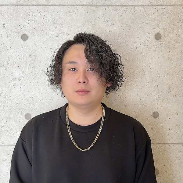HAIR & MAKE EARTH 行徳店【ヘアメイクアース ギョウトクテン】のスタッフ紹介。長谷川 洸弥