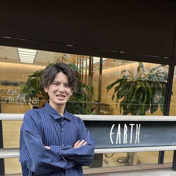 HAIR & MAKE EARTH 行徳店【ヘアメイクアース ギョウトクテン】のスタッフ紹介。青木 俊