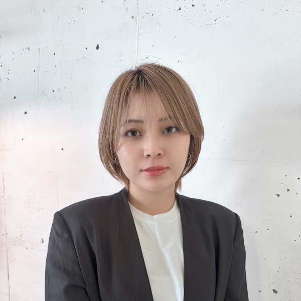 Lourdes hair design【ルルドヘアーデザイン】のスタッフ紹介。宮内 恵