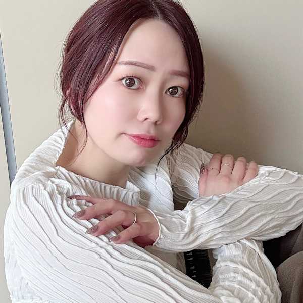 L'mo by est-r.筑紫口店【エルモバイエストアールチクシグチテン】のスタッフ紹介。ウエダ ナツミ
