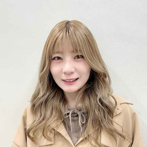miel hair新宿 ケアブリーチ 髪質改善 スパ【ミエルヘアー ケアブリーチ カミシツカイゼン スパ】のスタッフ紹介。【mielhair新宿】外舘香奈美