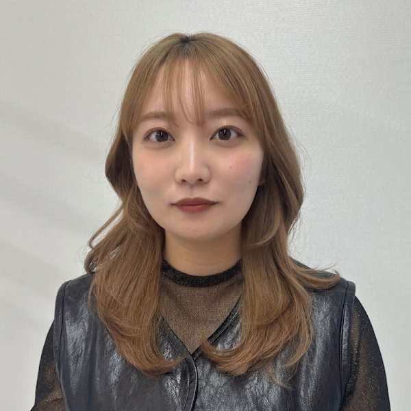 Lond Mirror【ロンド ミラー】のスタッフ紹介。Riria 美髪矯正