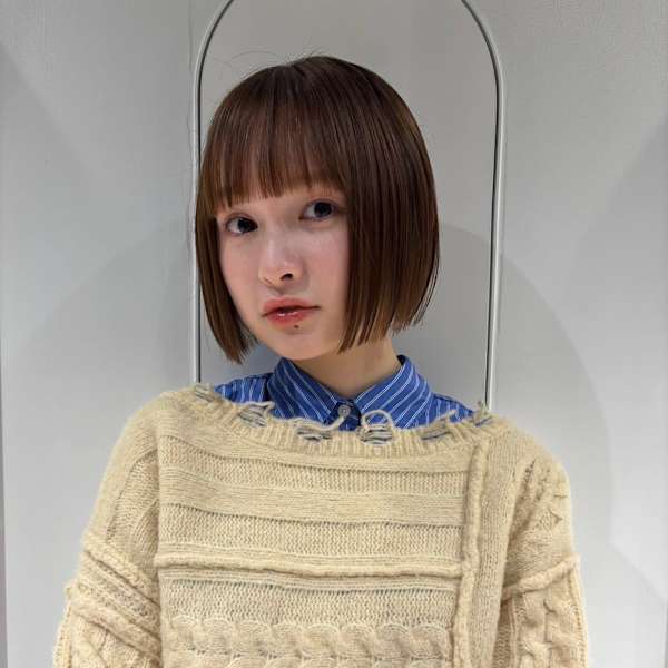 ぱつっとラインが際立つ美人ストレートボブ
