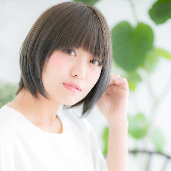 大人オン眉ショート×プラチナベージュ