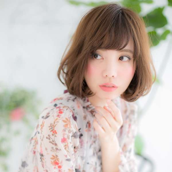 暖色系カラー×大人フェザーボブ