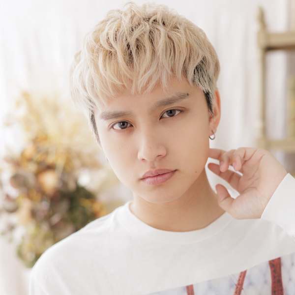 ブリーチデザイン波打ちパーマ金髪マッシュ　サーフカール|COVER HAIR bliss 【カバー ヘア ブリス】川口/ららテラス川口東口駅前店