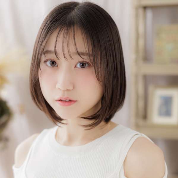 透けバング前下がり切りっぱなし黒髪ミニボブ くすみベージュ