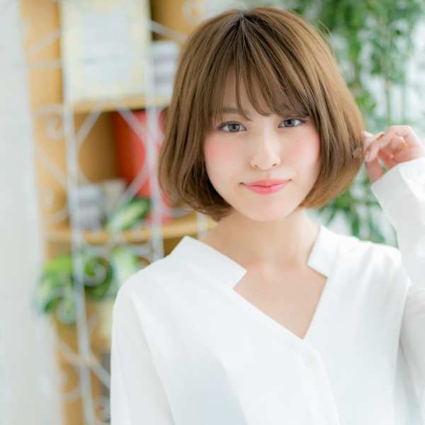 ベージュカラーでワンカールミニボブ