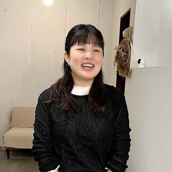 AOZORA HAIR kaminoura【アオゾラ ヘアー カミノウラ】のスタッフ紹介。長濱 しの
