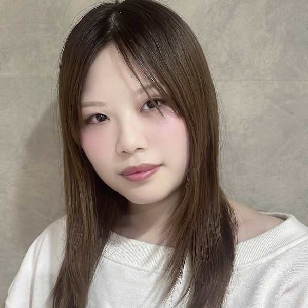 L'mo by est-r.筑紫口店【エルモバイエストアールチクシグチテン】のスタッフ紹介。ナガタニ アヤカ