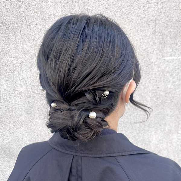 暗髪ヘアセット　お呼ばれふんわりシニヨン