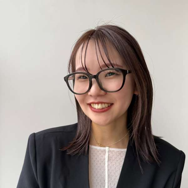 ナチュラルモードなミディアムレイヤー|La Sente 居留地 Aujua認定サロン