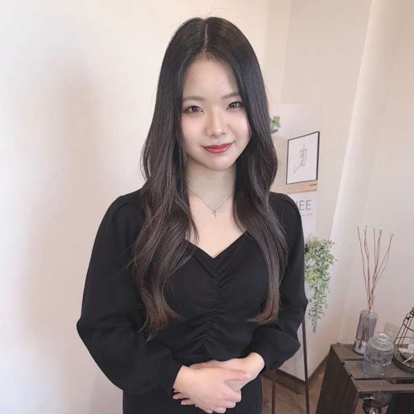 THEE【シー】のスタッフ紹介。小林 李乃