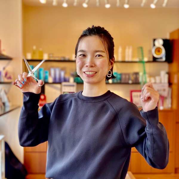 mod's hair 福岡姪浜店【モッズヘア フクオカメイノハマテン】のスタッフ紹介。家宇治茜