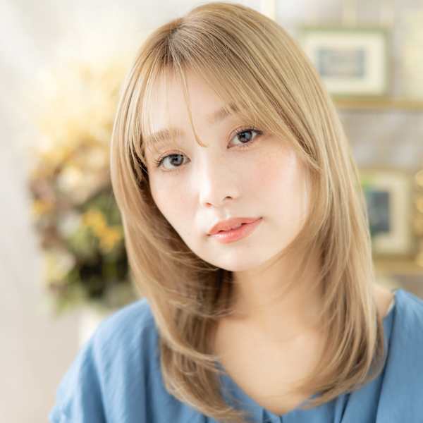 顔まわりレイヤーハイトーンカラーセミディ　ホワイトブロンド|COVER HAIR bliss【カバーヘア ブリス】大宮/大宮西口店