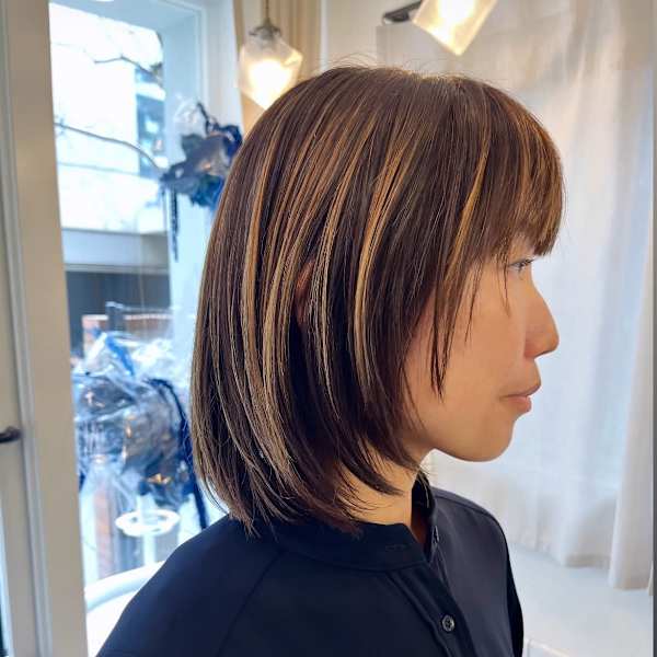 大人女性のミディアムレイヤースタイル