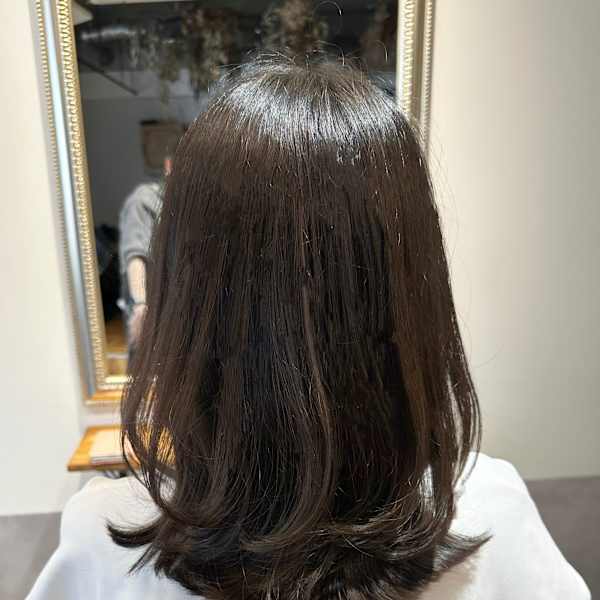 30代40代50代外ハネミディアムレイヤー髪質改善|antwerp TOKYO