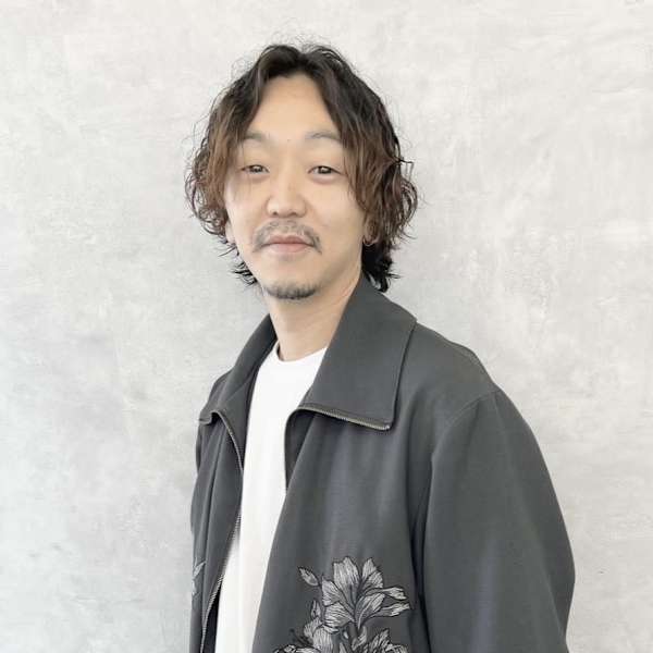 【ヘアケア特化型サロン】newi 梅田【ヘアケアトッカガタサロン ネウィ ウメダ】のスタッフ紹介。masahiro