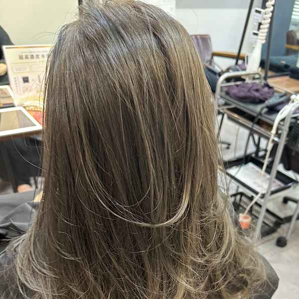 グレージュ/レイヤースタイル