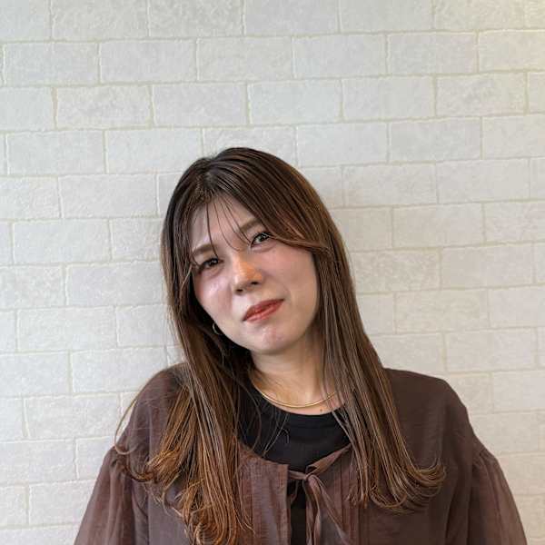 HAIR & MAKE EARTH 盛岡南店【ヘアメイクアース モリオカミナミテン】のスタッフ紹介。阿部 亜里紗