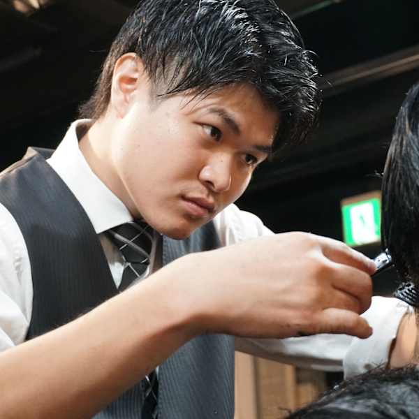 VIR BARBER【ヴィルバーバー】のスタッフ紹介。アシカワ  ガイ
