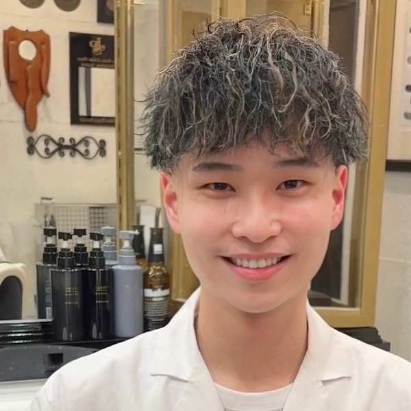 ヒロ銀座 バーバーショップ 札幌本店【HIRO GINZA BARBER SHOP】【ヒロギンザ バーバーショップ サッポロホンテン】のスタッフ紹介。石川 裕大