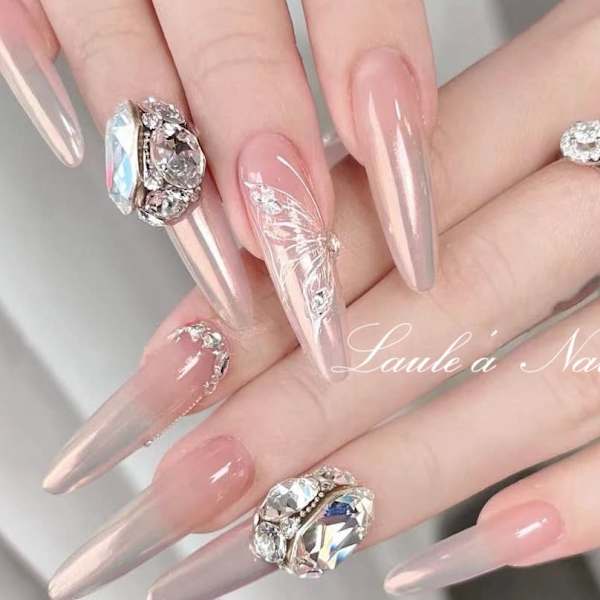 Laule'a Nail 新宿【ラウレアネイルシンジュク】のスタッフ紹介。ミ コ