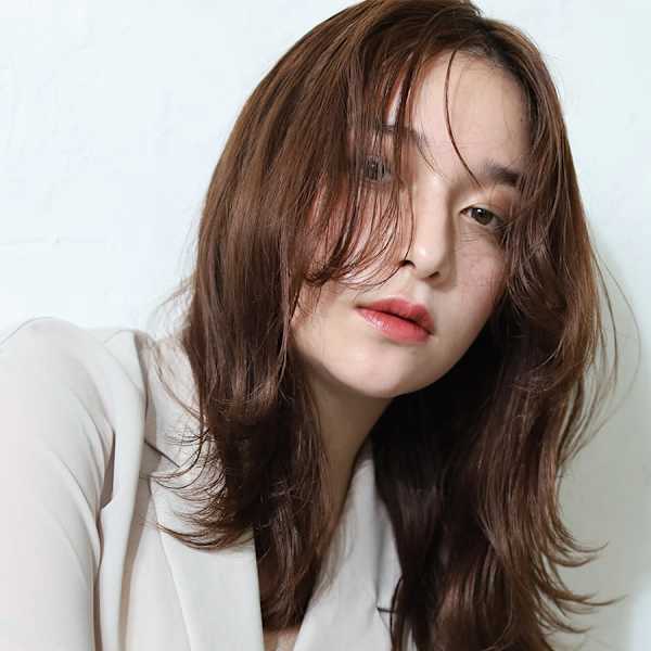 HAIR & MAKE EARTH 熊本下通店【ヘアメイクアース クマモトシモドオリテン】のスタッフ紹介。上村亜弥