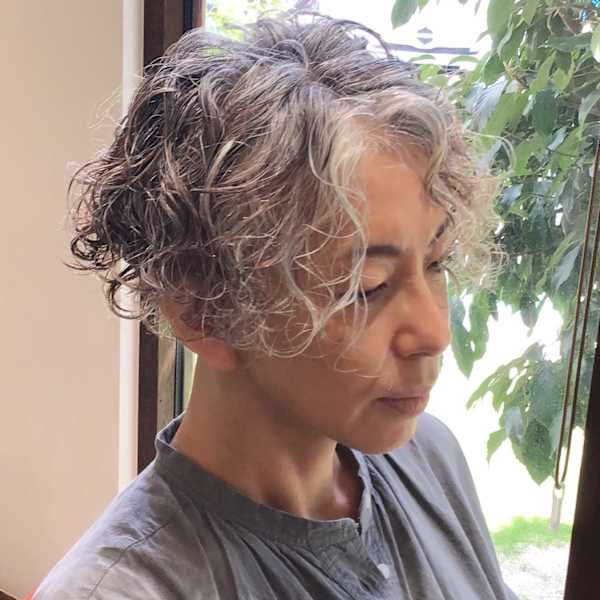 個性を活かしたモードなパーマ