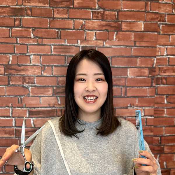 HAIR & MAKE EARTH 八戸店【ヘアメイクアース ハチノヘテン】のスタッフ紹介。髙山 祐香