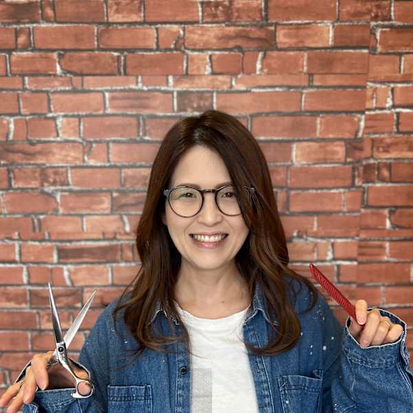 HAIR & MAKE EARTH 八戸店【ヘアメイクアース ハチノヘテン】のスタッフ紹介。松橋 未香