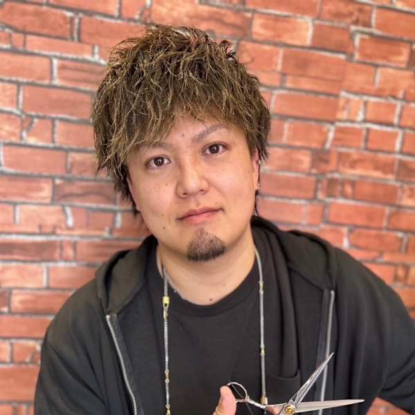 HAIR & MAKE EARTH 八戸店【ヘアメイクアース ハチノヘテン】のスタッフ紹介。佐々木 惇也