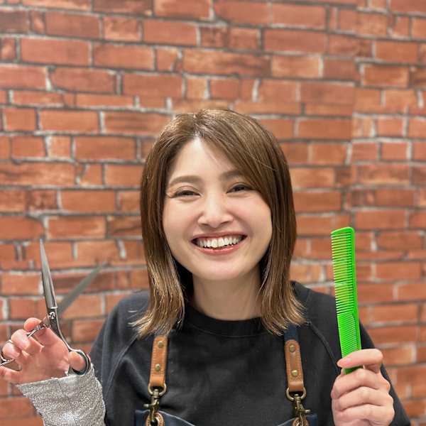 HAIR & MAKE EARTH 八戸店【ヘアメイクアース ハチノヘテン】のスタッフ紹介。加藤 梨絵